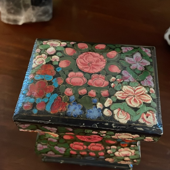 Wood flower trinket box - Picture 5 of 11